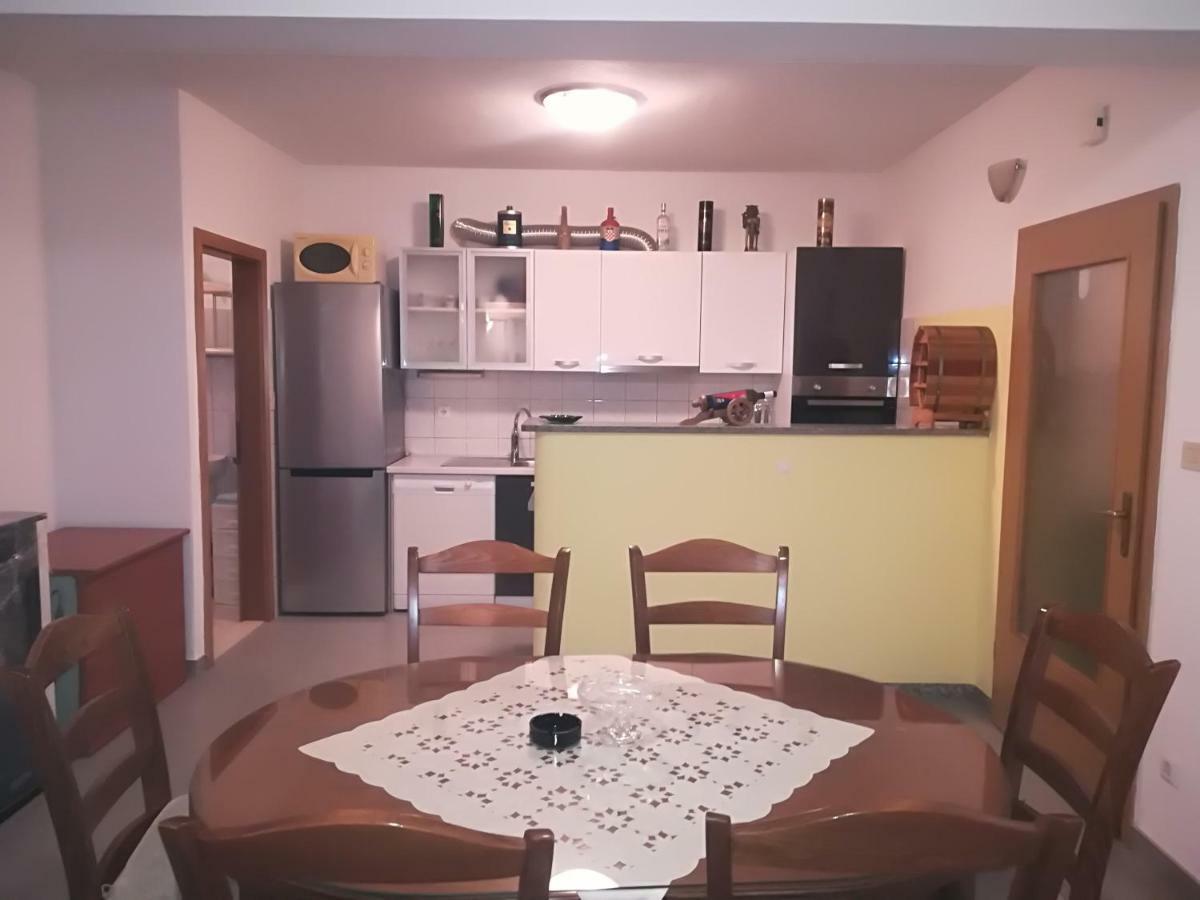 Apartment Nela Baška Voda المظهر الخارجي الصورة
