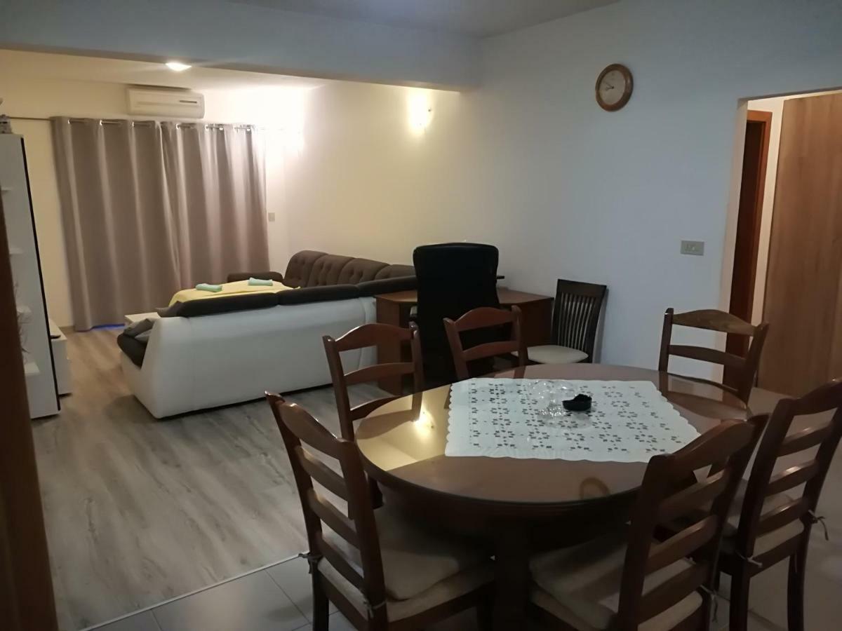 Apartment Nela Baška Voda المظهر الخارجي الصورة